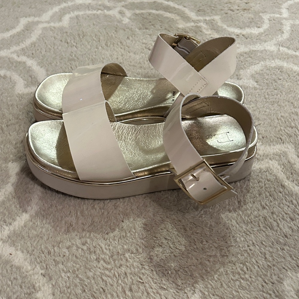 Stylish Cream Patent Browns Sandals, size 37/7